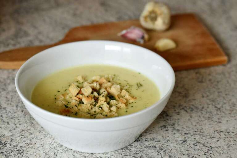 Read more about the article Francuska čorba od belog luka: Aïgo Boulido