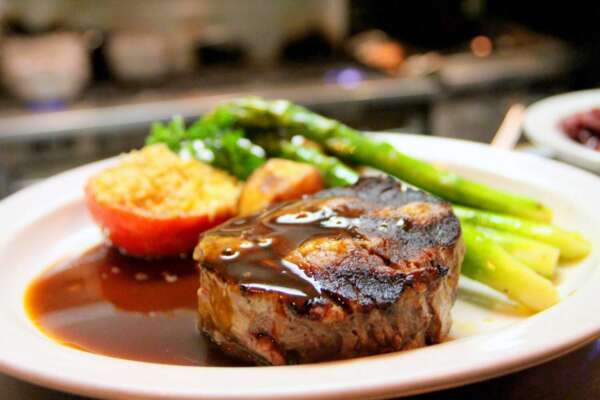 Read more about the article Biftek sa peper sosom: Recept za Pepper steak