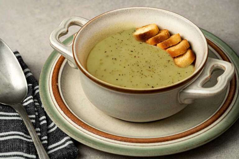 Read more about the article Krem čorba od celera: Recept za čileansku Crema de Apio