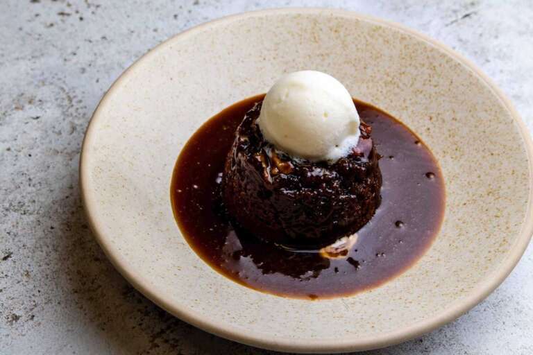 Read more about the article Lepljivi karamel puding: Recept za Sticky Toffee Pudding