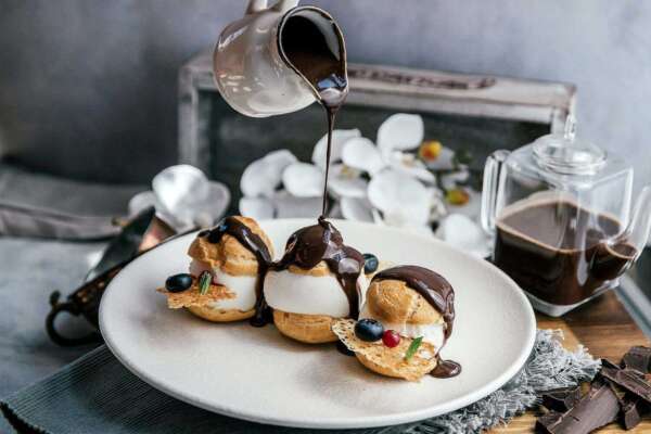 Read more about the article Recept za Profiterole: Originalni francuski Choux à la Crème