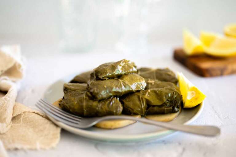 Read more about the article Recept za grčke sarmice: Originalni Dolmades sa mesom