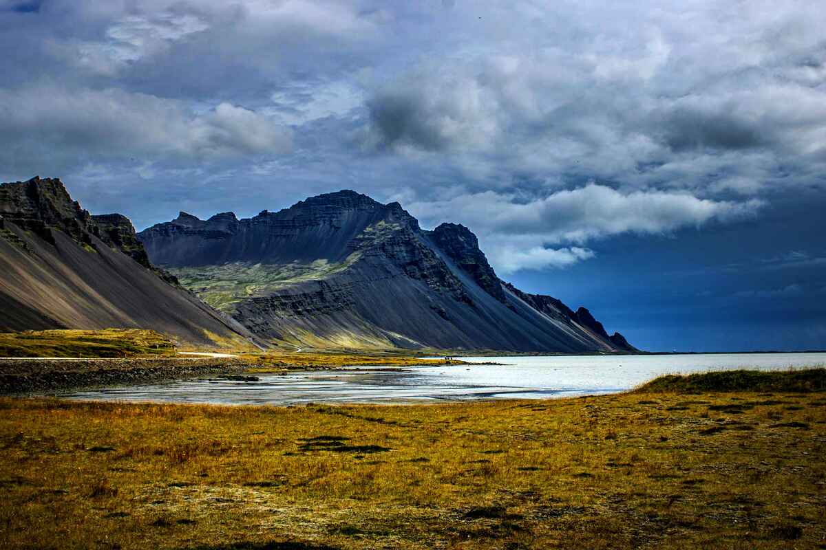 Read more about the article Island: Zemlja vatre i leda koja izgleda kao druga planeta